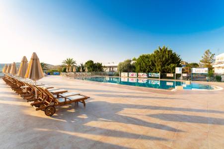 ROYAL ASARLIK BEACH HOTEL AND SPA Pools & Beach